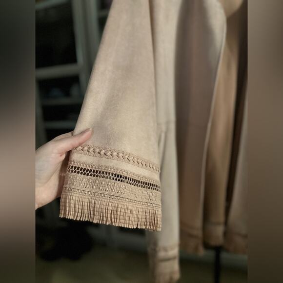 Zara jacket, boho chic and Coachella vibes! Size L never worn. Fringe - Picture 5 of 11